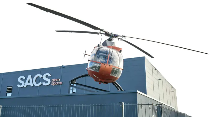 Arbeitsplatz von Die Kunst der Luft- und Raumfahrt. Drahterodieren beflügelt Werkzeugbau und Produktion.