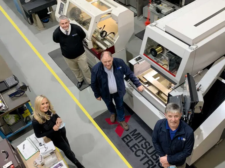 Arbeitsplatz von Erodieren günstiger als Fräsen.