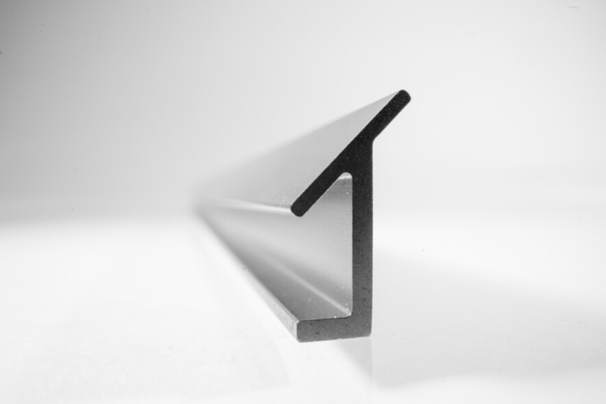 Dünnwandiges Bauteil mit scharfen Kanten